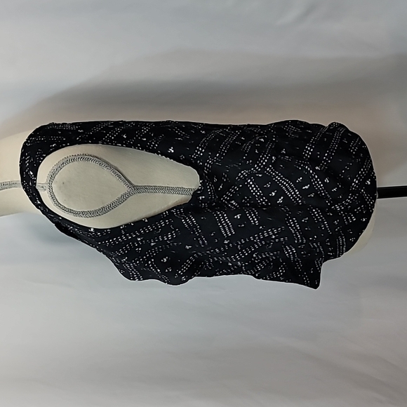 Free PEOPLE Look Through Tank Keyhole Sleeveless Crinkle Drape Top - Picture 4 of 8